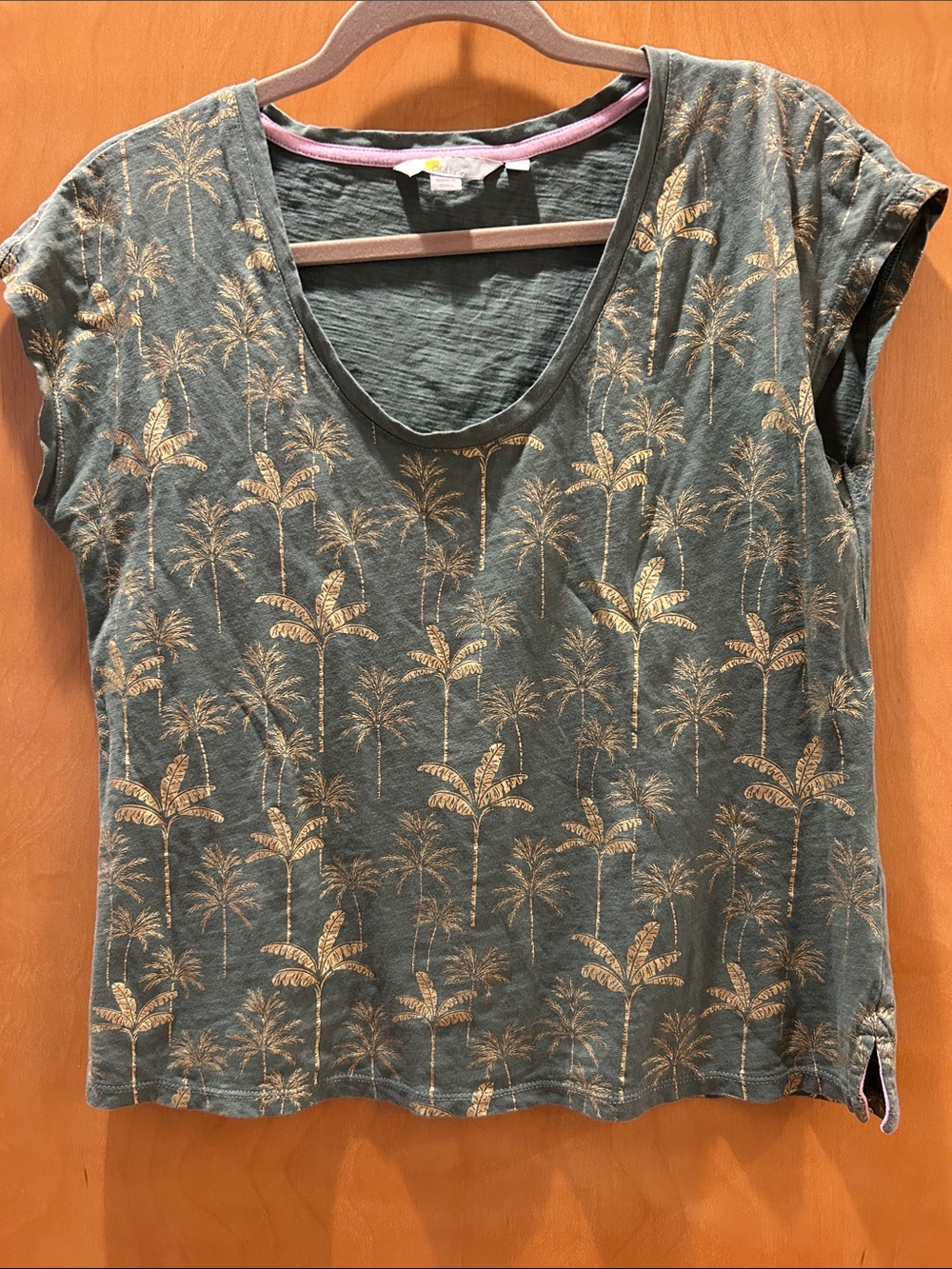 Boden Green Slub Tee with Gold Palm Print